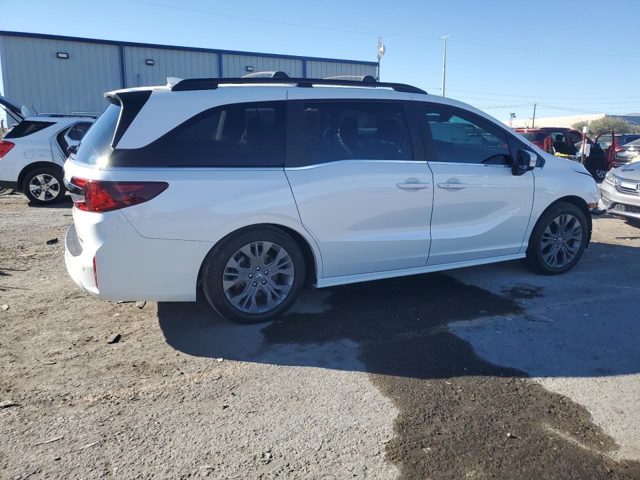 2025 Honda Odyssey Touring - Image 3