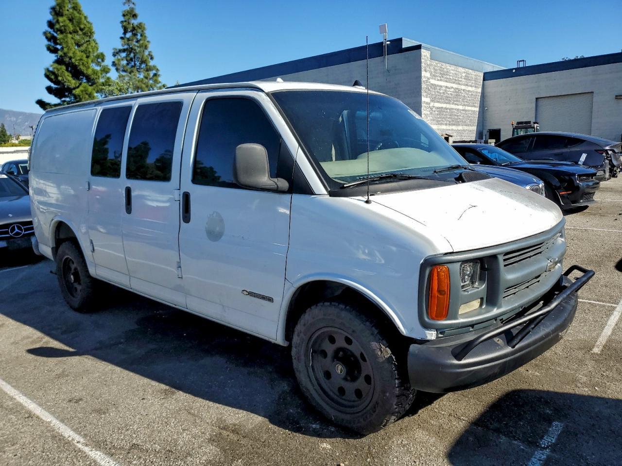 2001 Chevrolet Express 2500 Utility / Service Van - Фото 4
