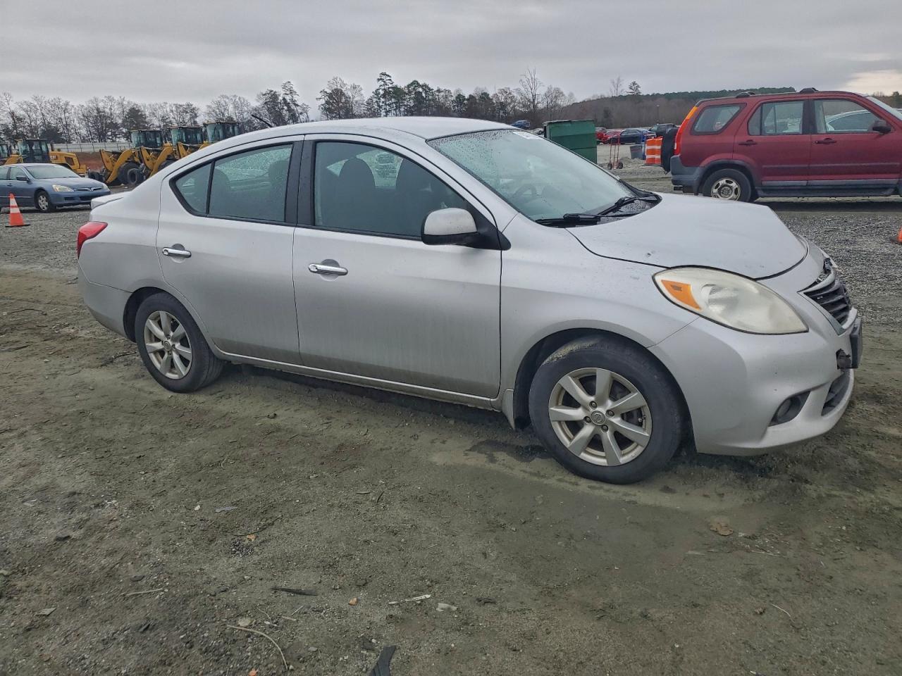 2013 Nissan Versa S - Фото 4
