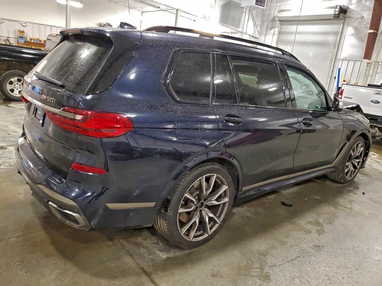 2022 BMW X7 M50I - Фото 3