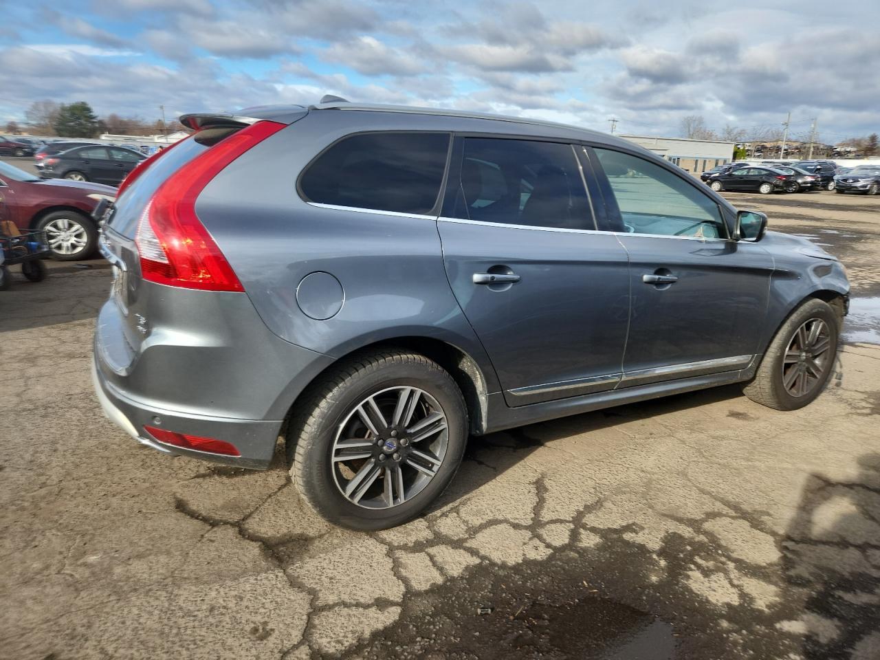2017 Volvo Xc60 T5 Dynamic - Фото 3