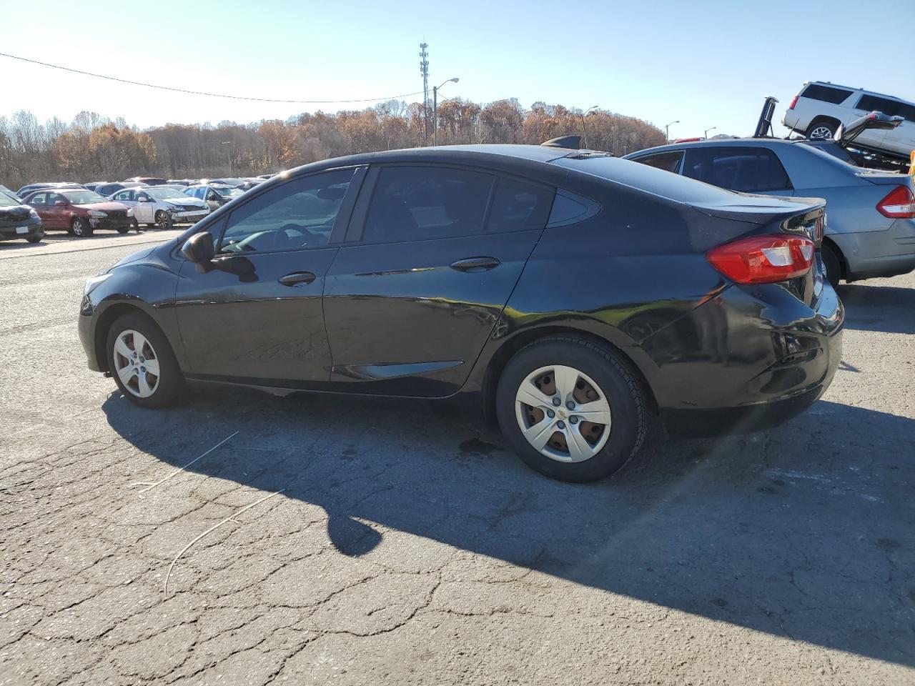 2018 Chevrolet Cruze Ls - Фото 2