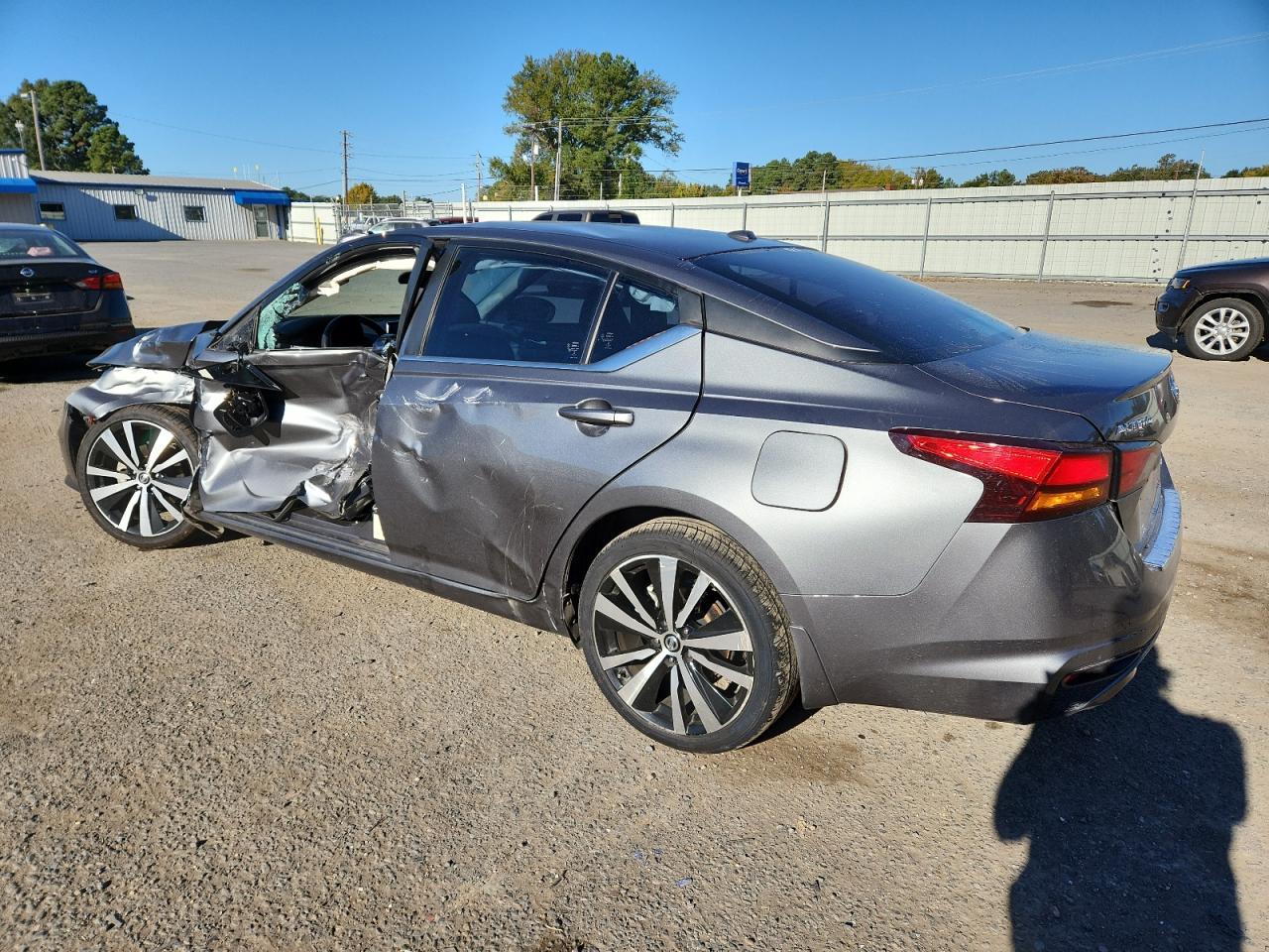 2019 Nissan Altima Sr - Image 2