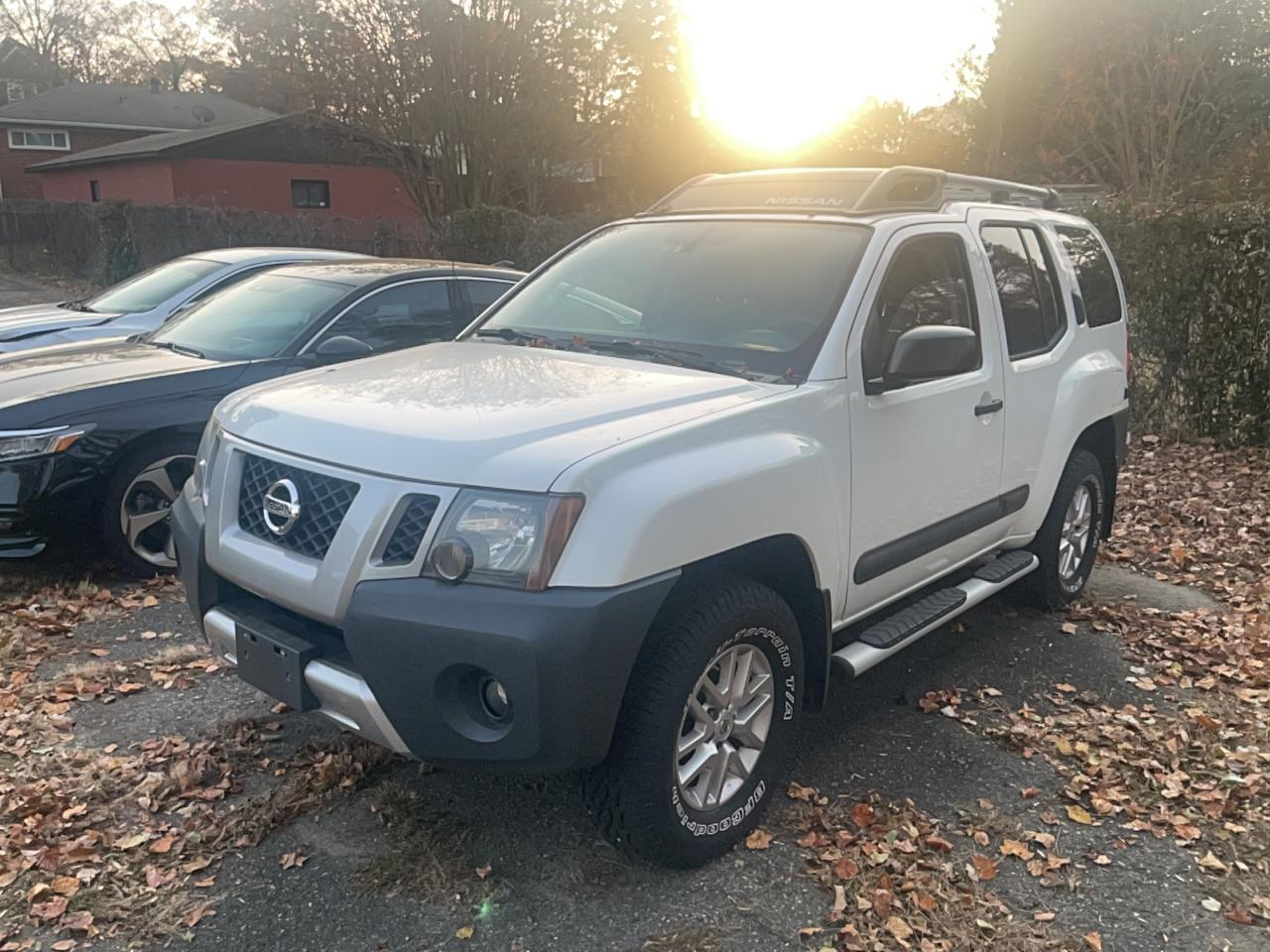 2015 Nissan Xterra X - Image 2
