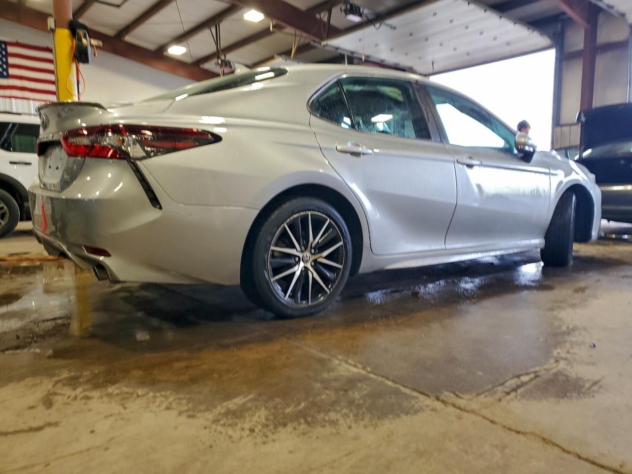 2022 Toyota Camry Se - Фото 3