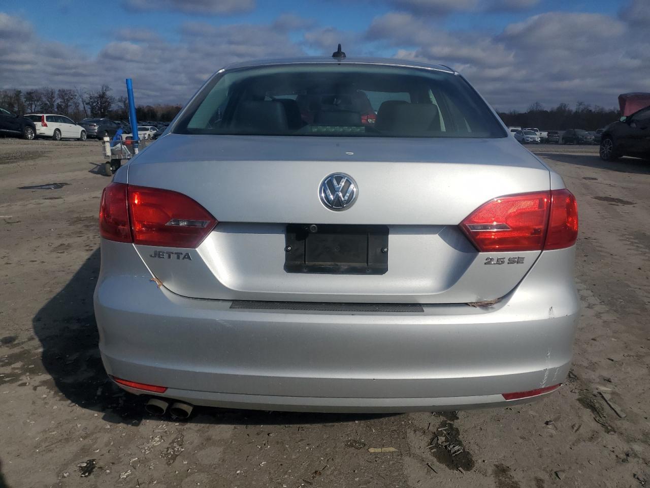 2011 Volkswagen Jetta - Image 6