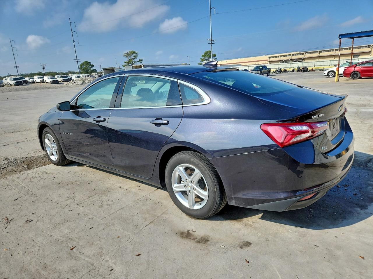 2022 Chevrolet Malibu Lt - Фото 2
