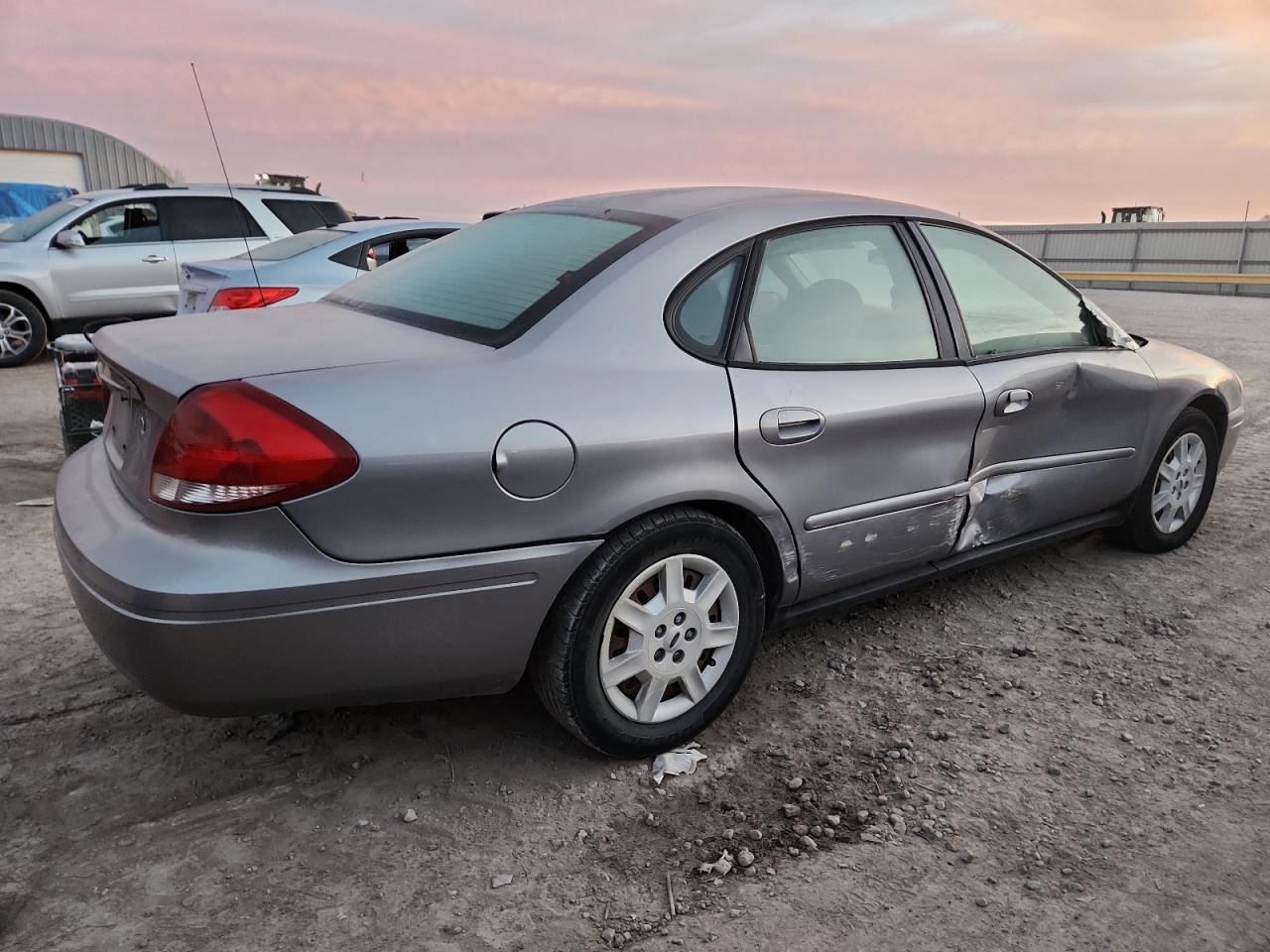2006 Ford Taurus - Image 3