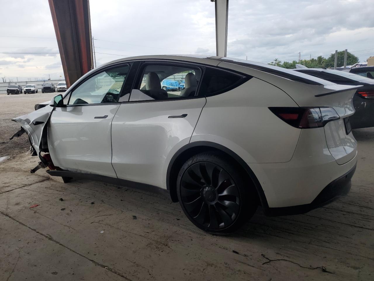 2022 Tesla Model Y - Фото 2