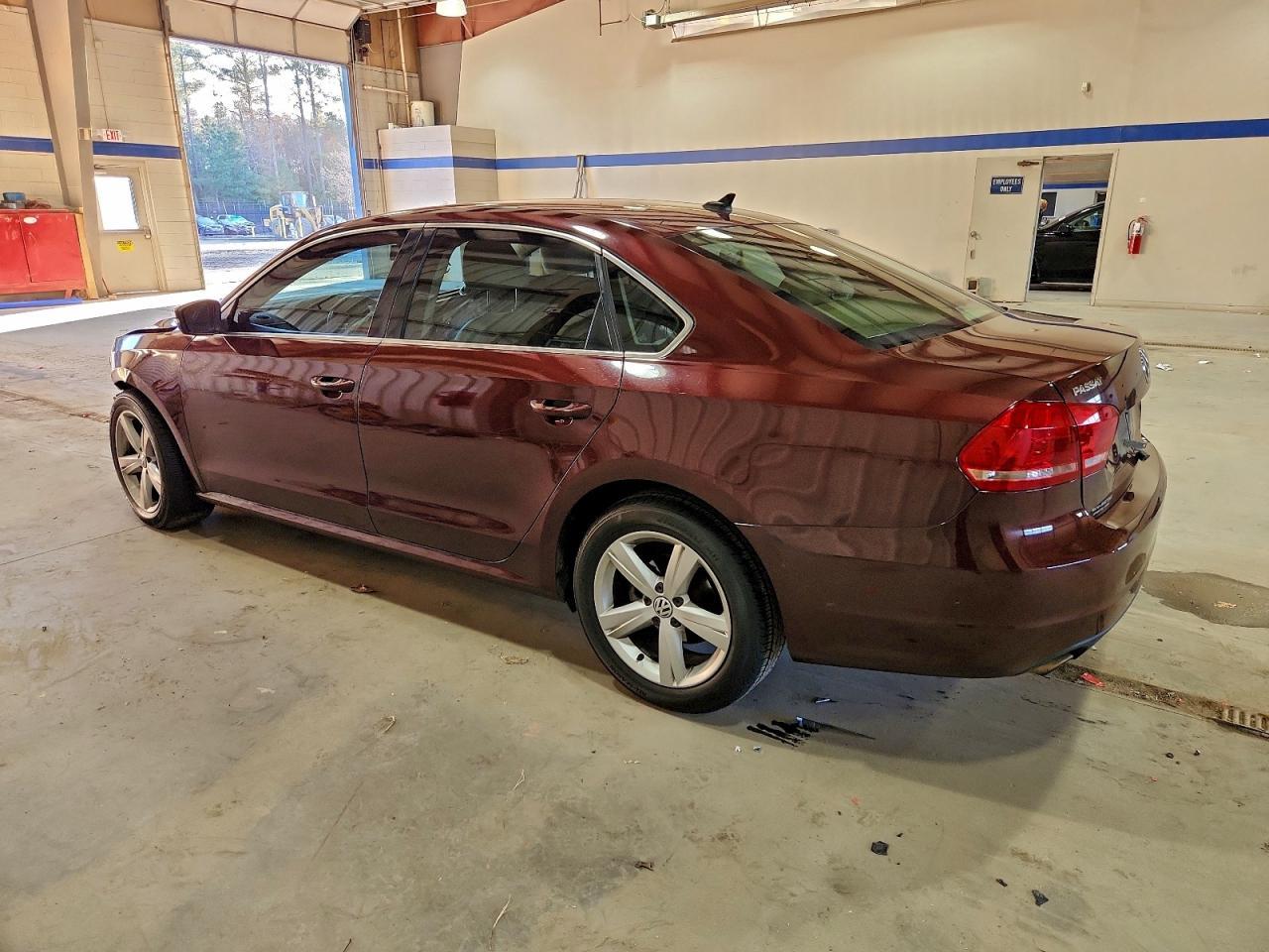 2013 Volkswagen Passat Se - Image 2