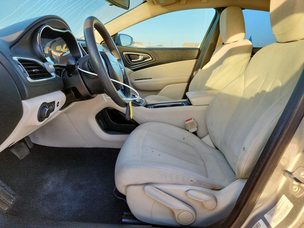 2015 Chrysler 200 Limited - Фото 7