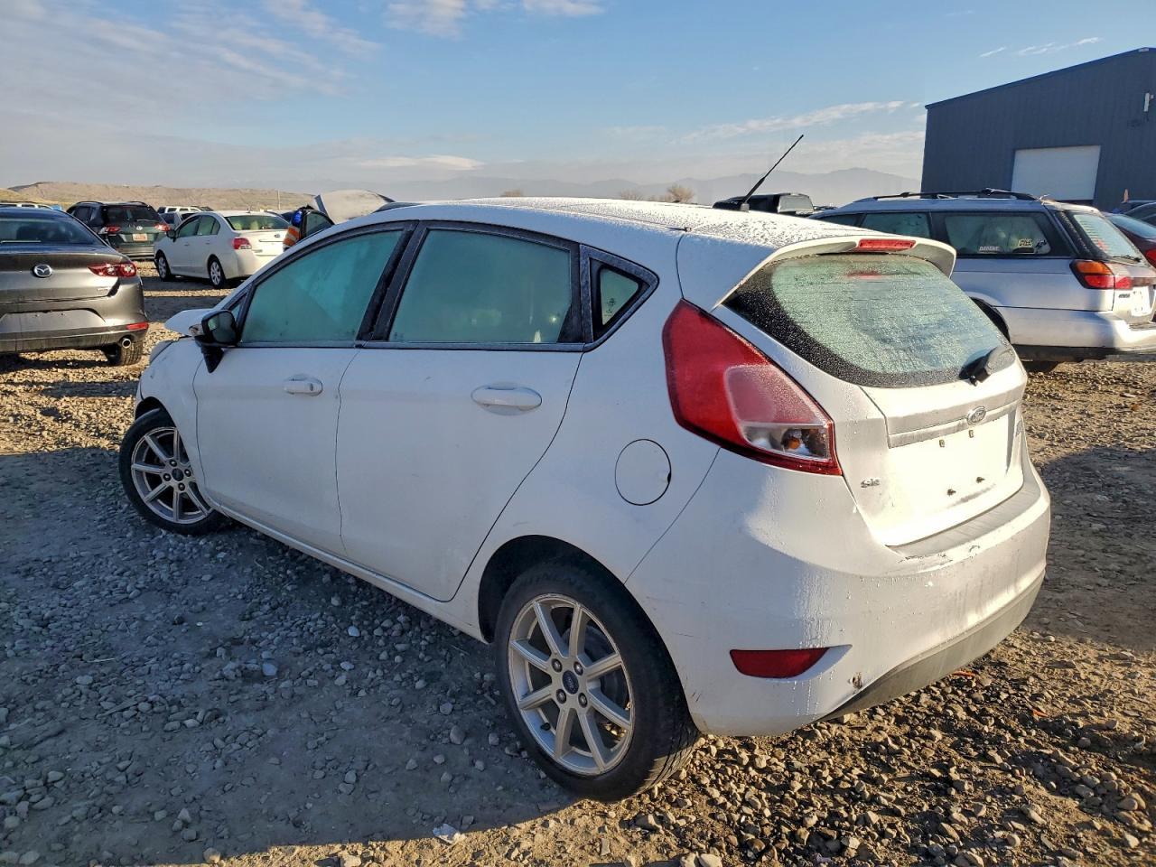 2014 Ford Fiesta Se - Image 2