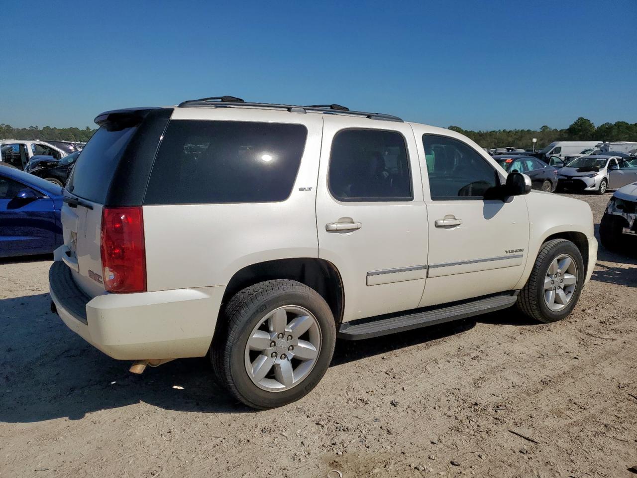 2011 GMC Yukon Slt - Фото 3