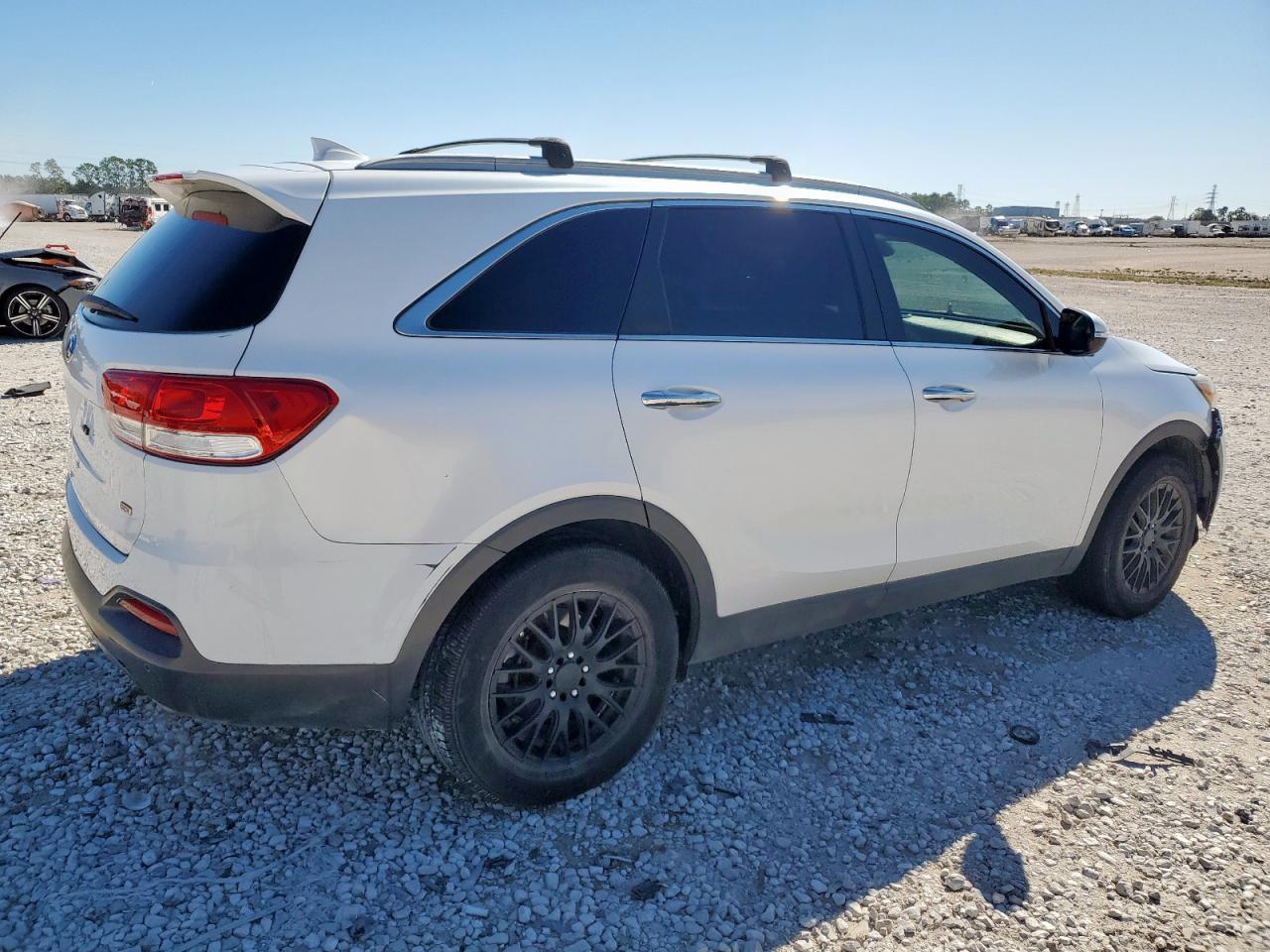 2017 Kia Sorento Lx - Image 3