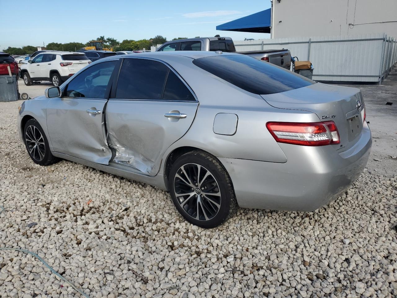 2011 Toyota Camry Le - Image 2