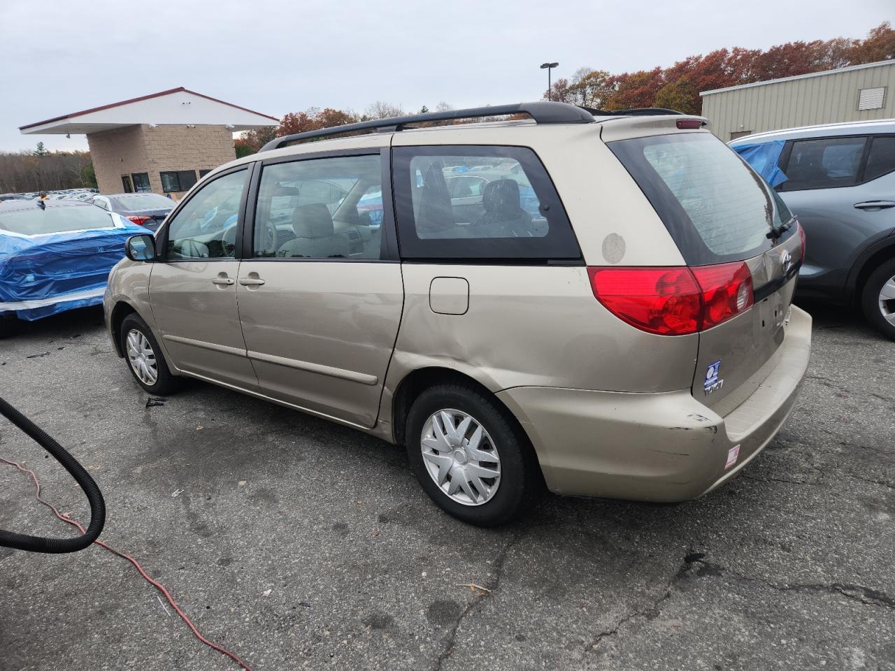 2007 Toyota Sienna Ce - Image 2