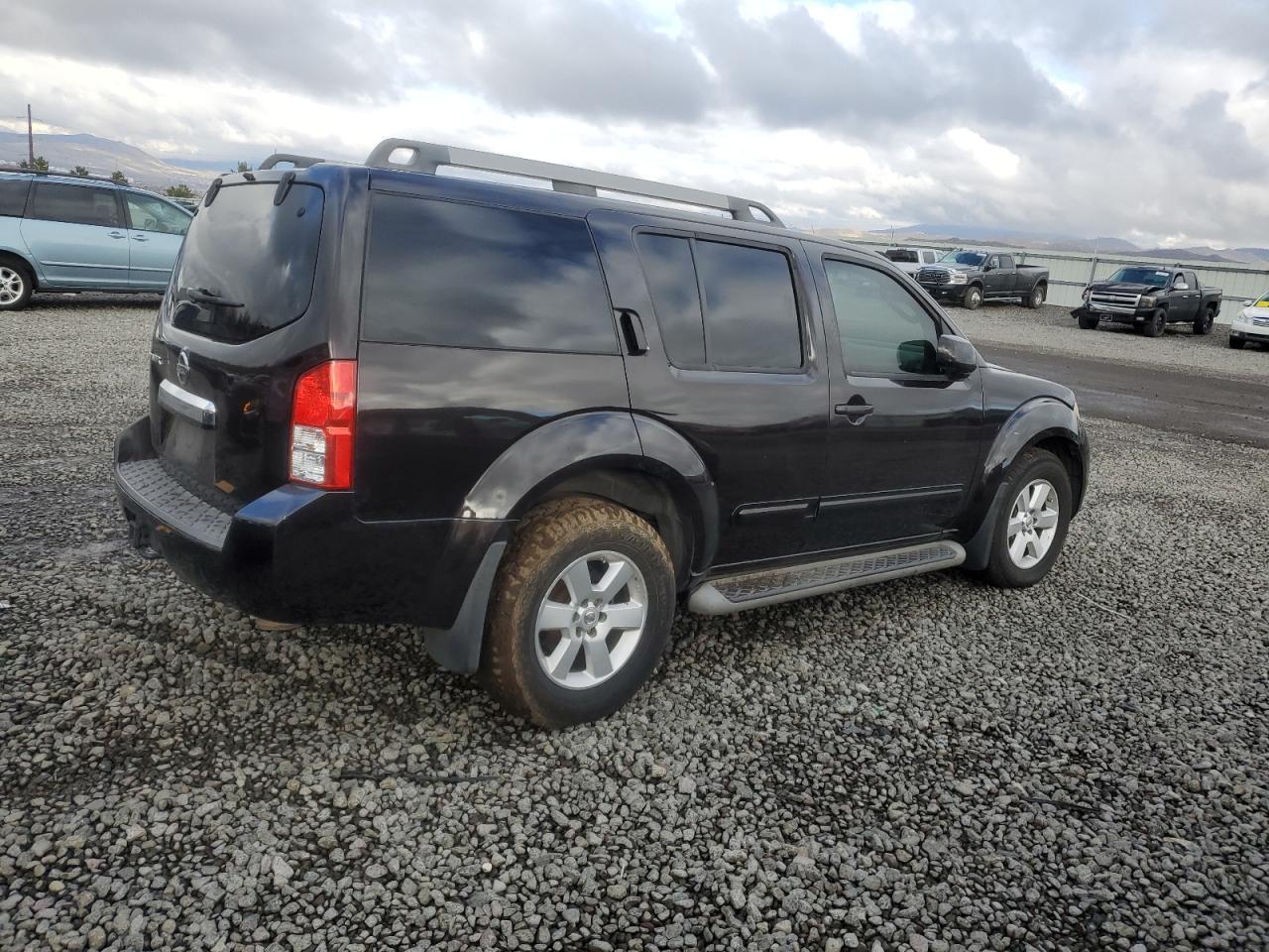 2012 Nissan Pathfinder S - Image 3