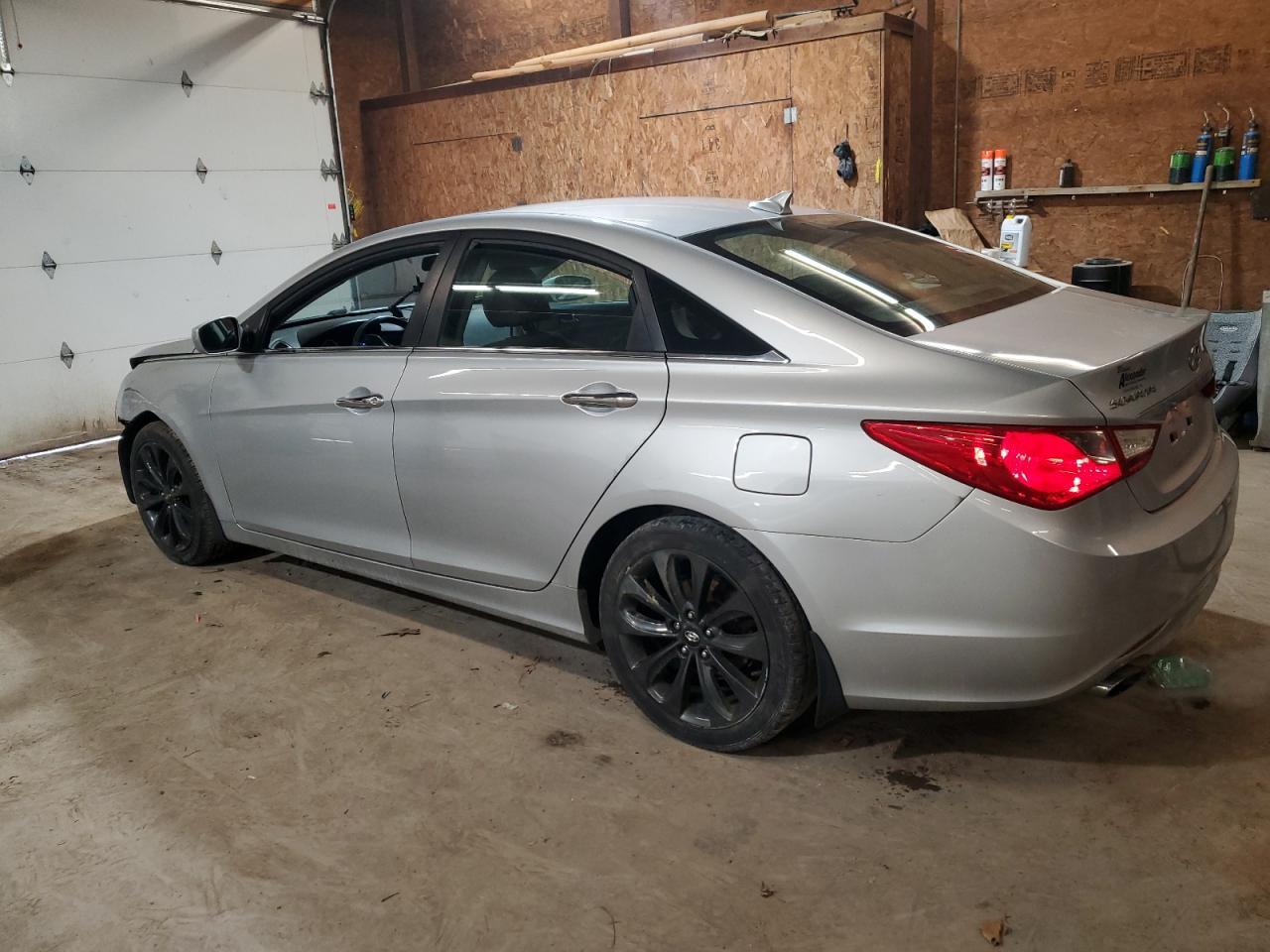 2011 Hyundai Sonata Se - Image 2