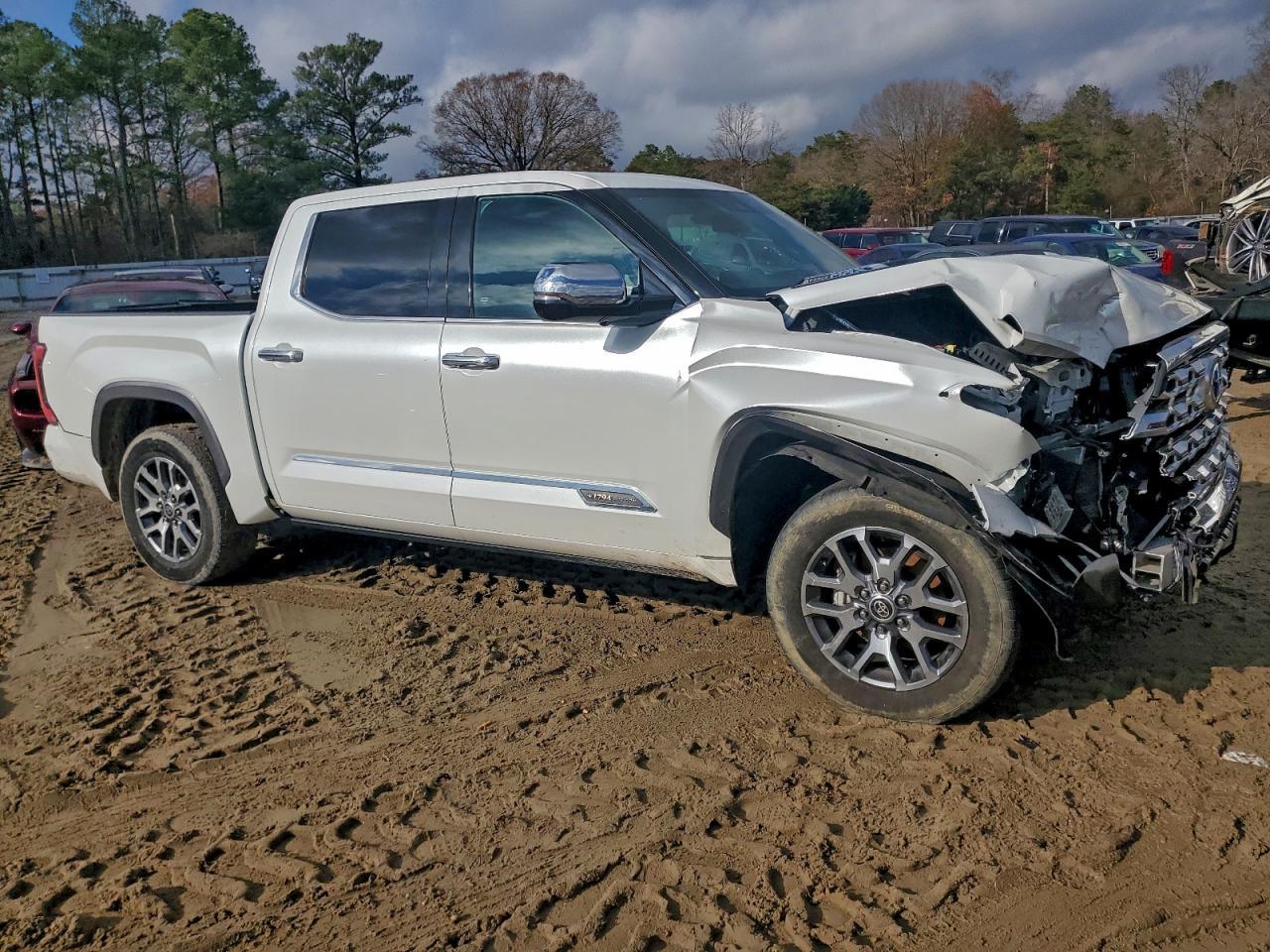 2023 Toyota Tundra Crewmax Platinum - Image 4