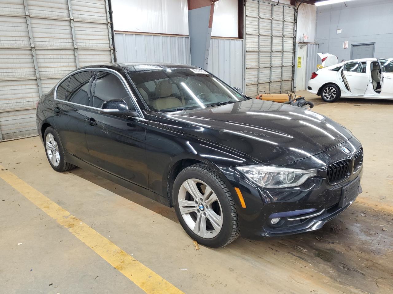 2018 BMW 330 Xi - Image 4