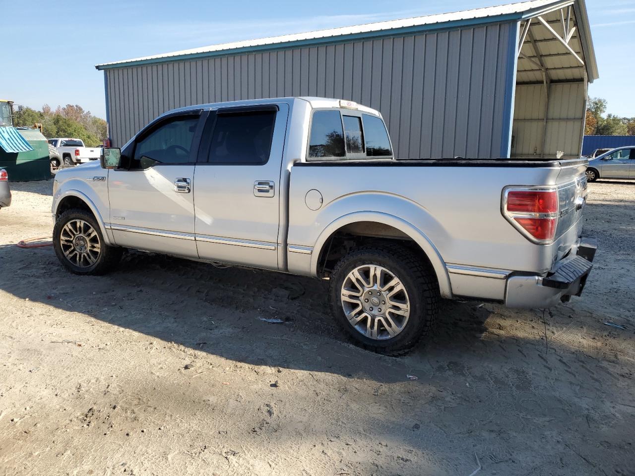 2011 Ford F150 Super Cab - Фото 2