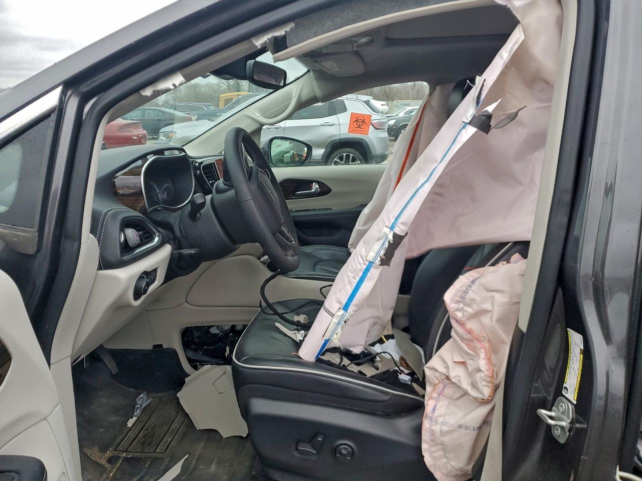 2023 Chrysler Pacifica Hybrid Limited - Image 7