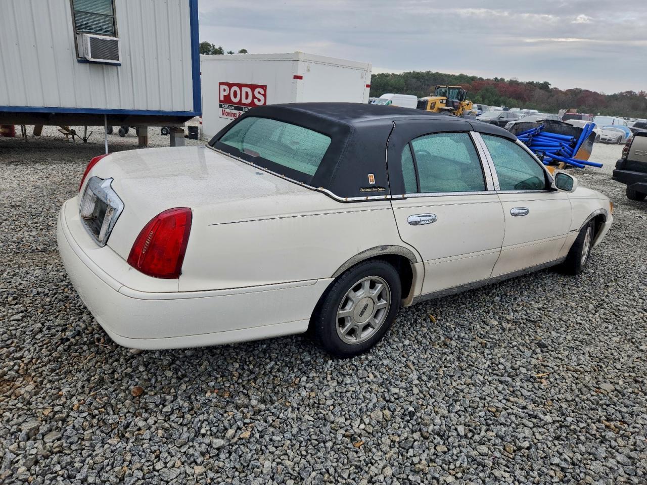 2000 Lincoln Town Car Signature - Image 3