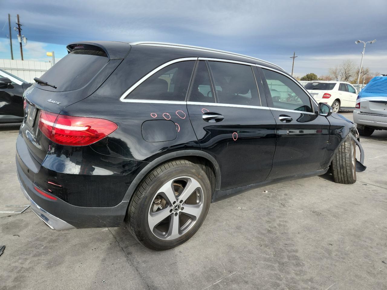 2017 Mercedes-Benz Glc 300 4Matic - Фото 3