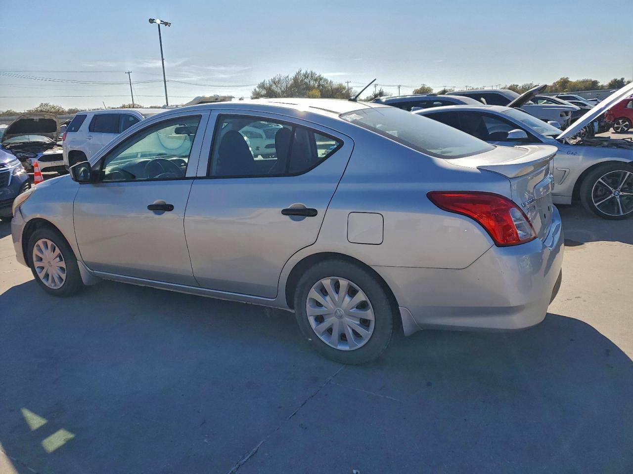 2017 Nissan Versa S - Фото 3