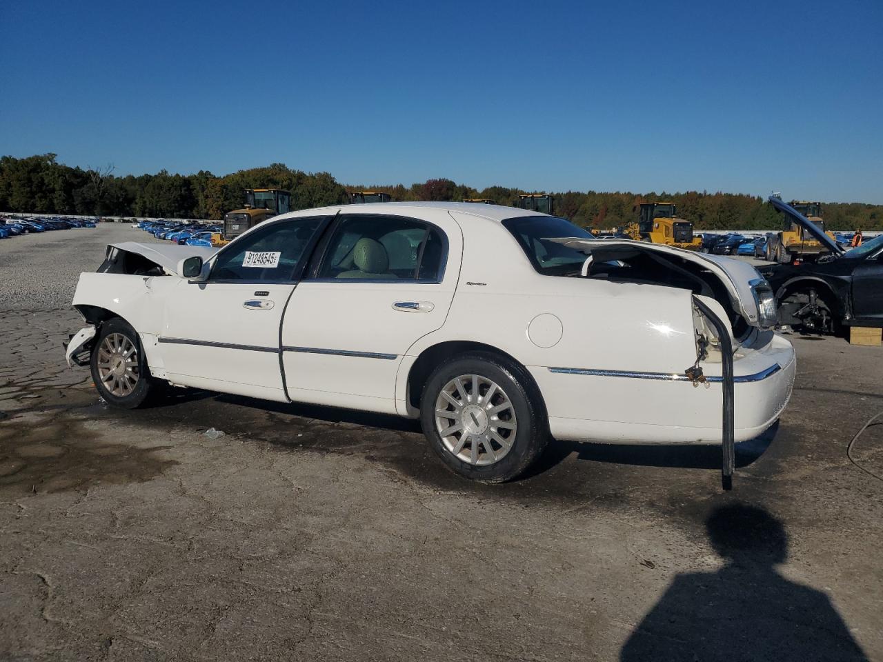 2006 Lincoln Town Car Signature - Image 2