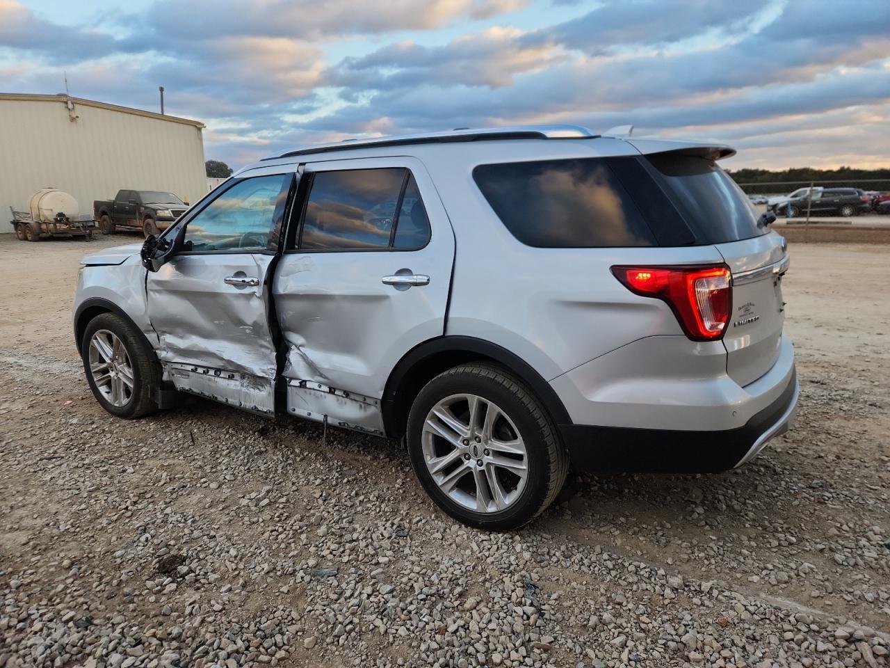 2017 Ford Explorer Limited - Image 2
