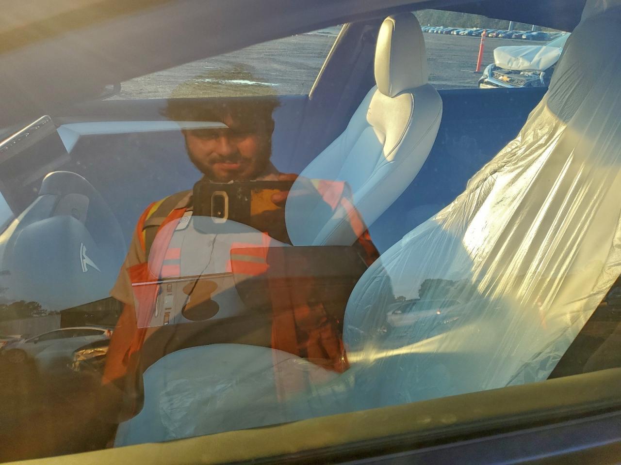 2023 Tesla Model 3 - Image 7