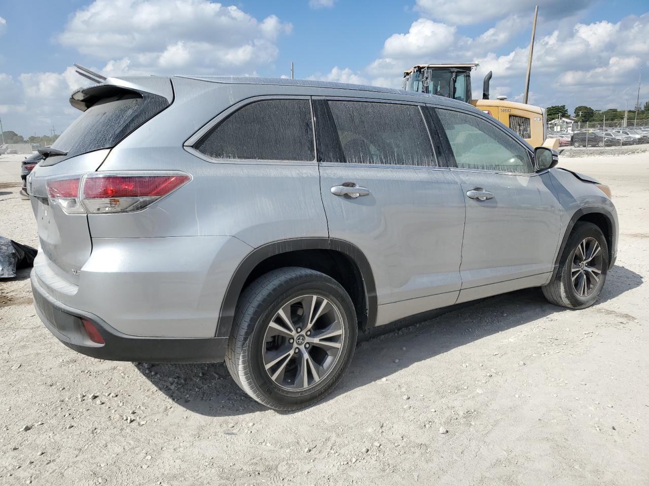 2016 Toyota Highlander Xle - Image 3