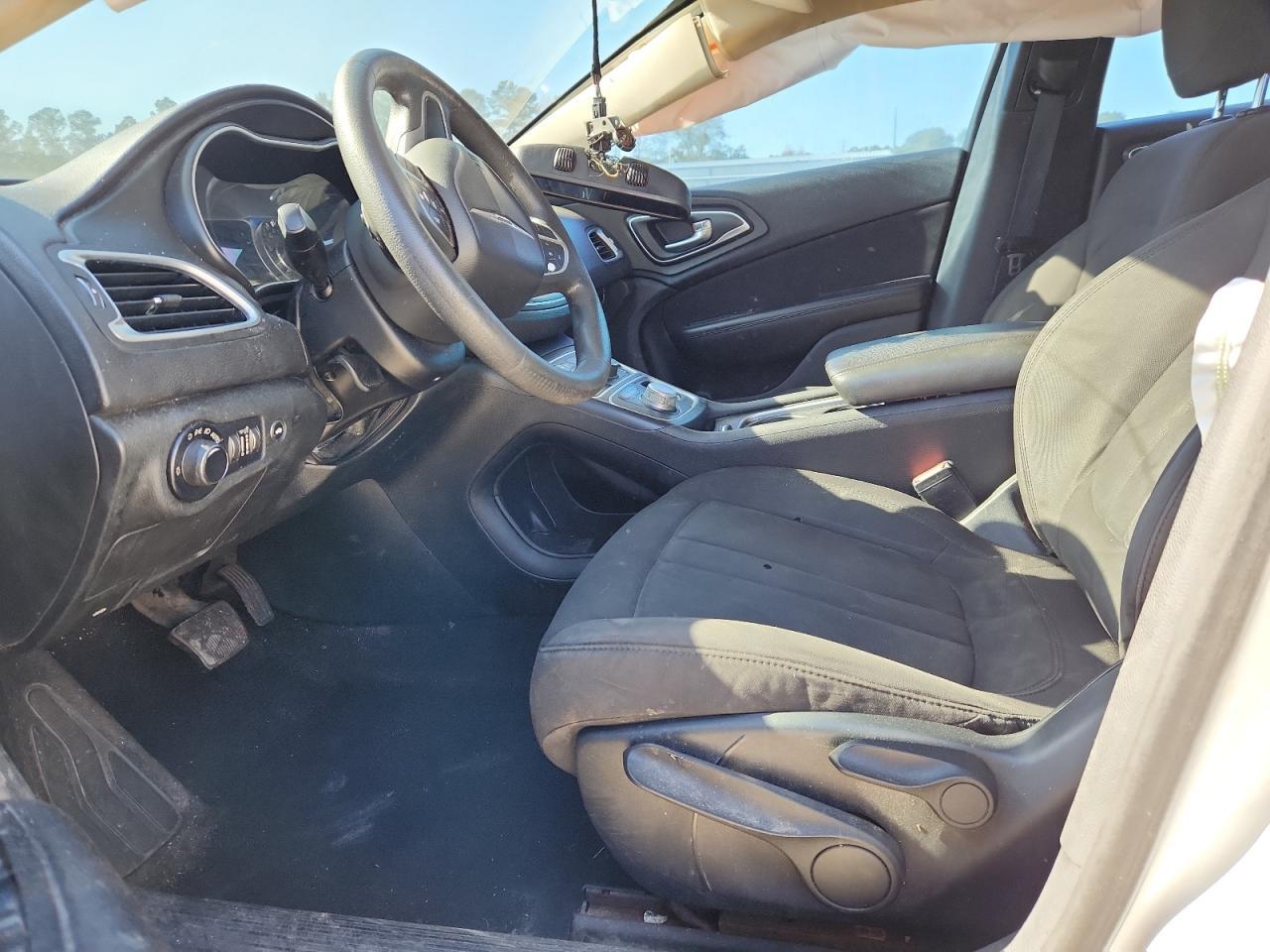 2015 Chrysler 200 Limited - Фото 7