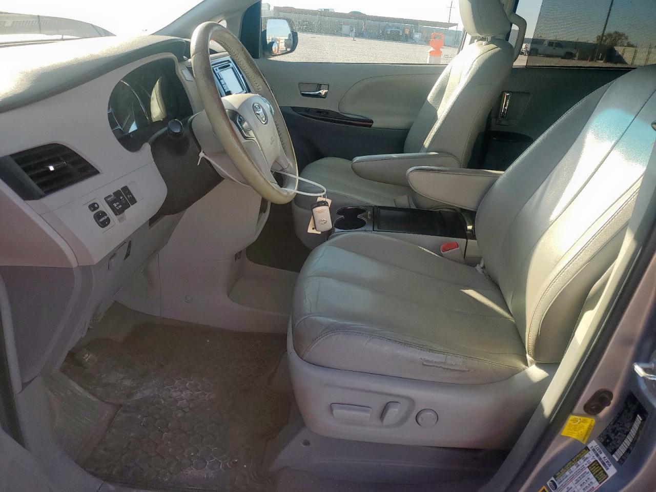 2012 Toyota Sienna Xle - Image 7