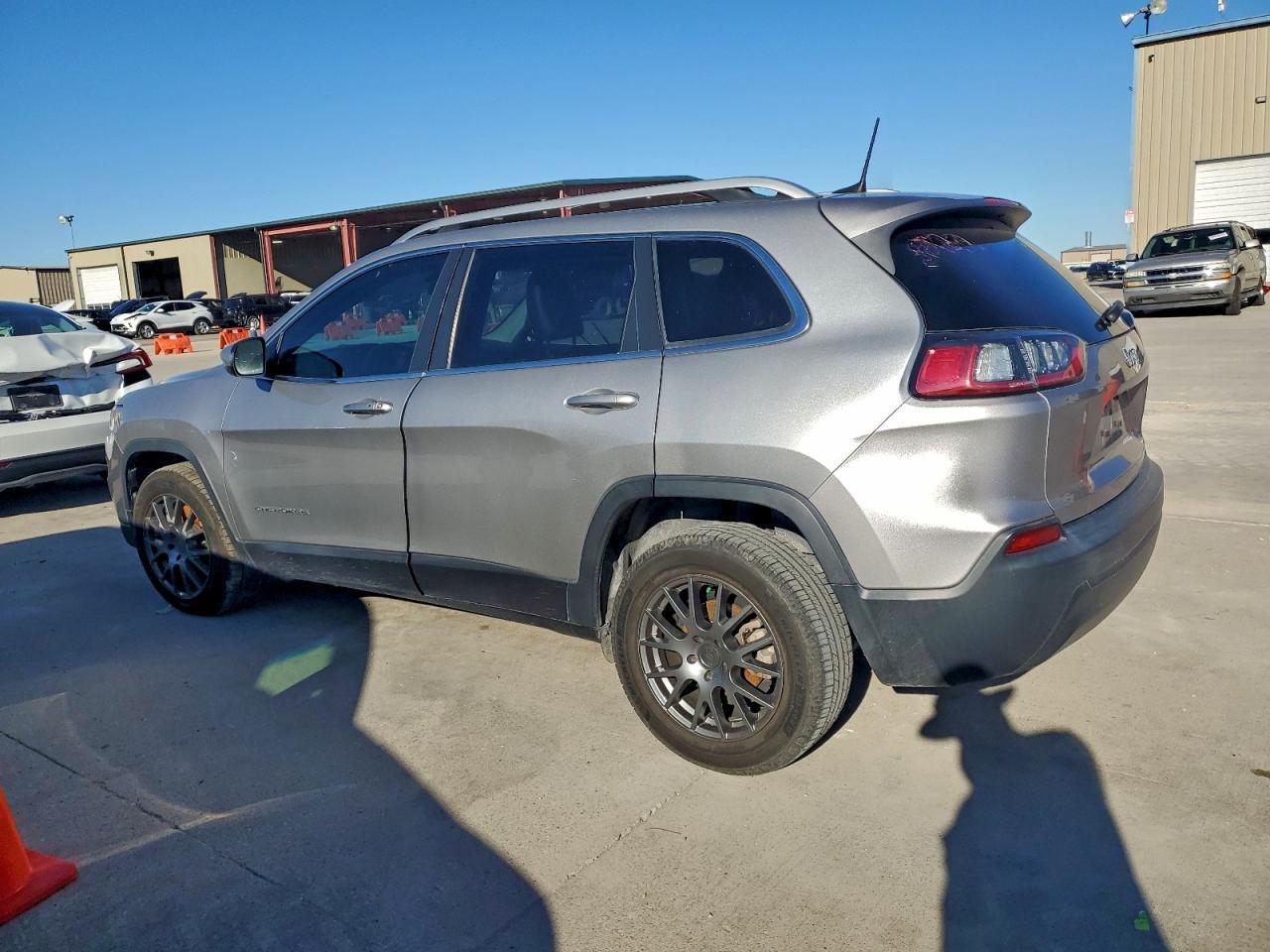 2019 Jeep Cherokee Latitude Plus - Image 2