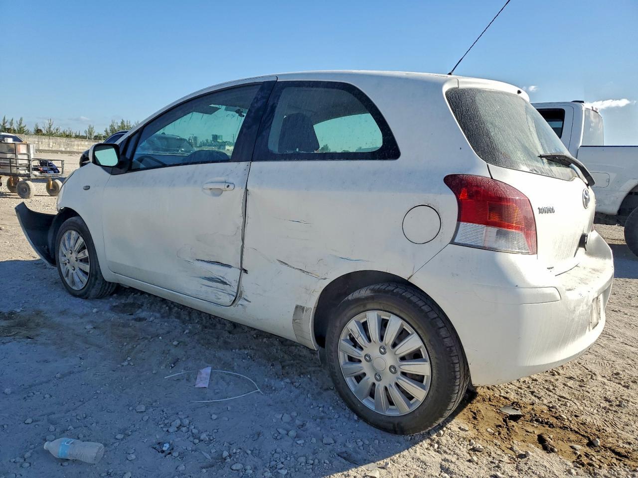 2010 Toyota Yaris - Фото 2