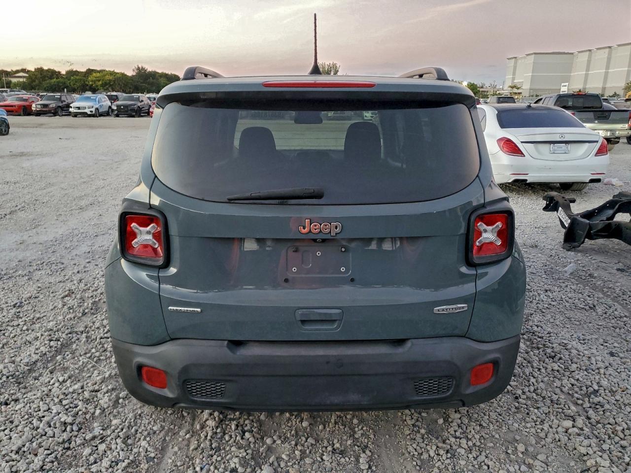 2018 Jeep Renegade Latitude - Image 6