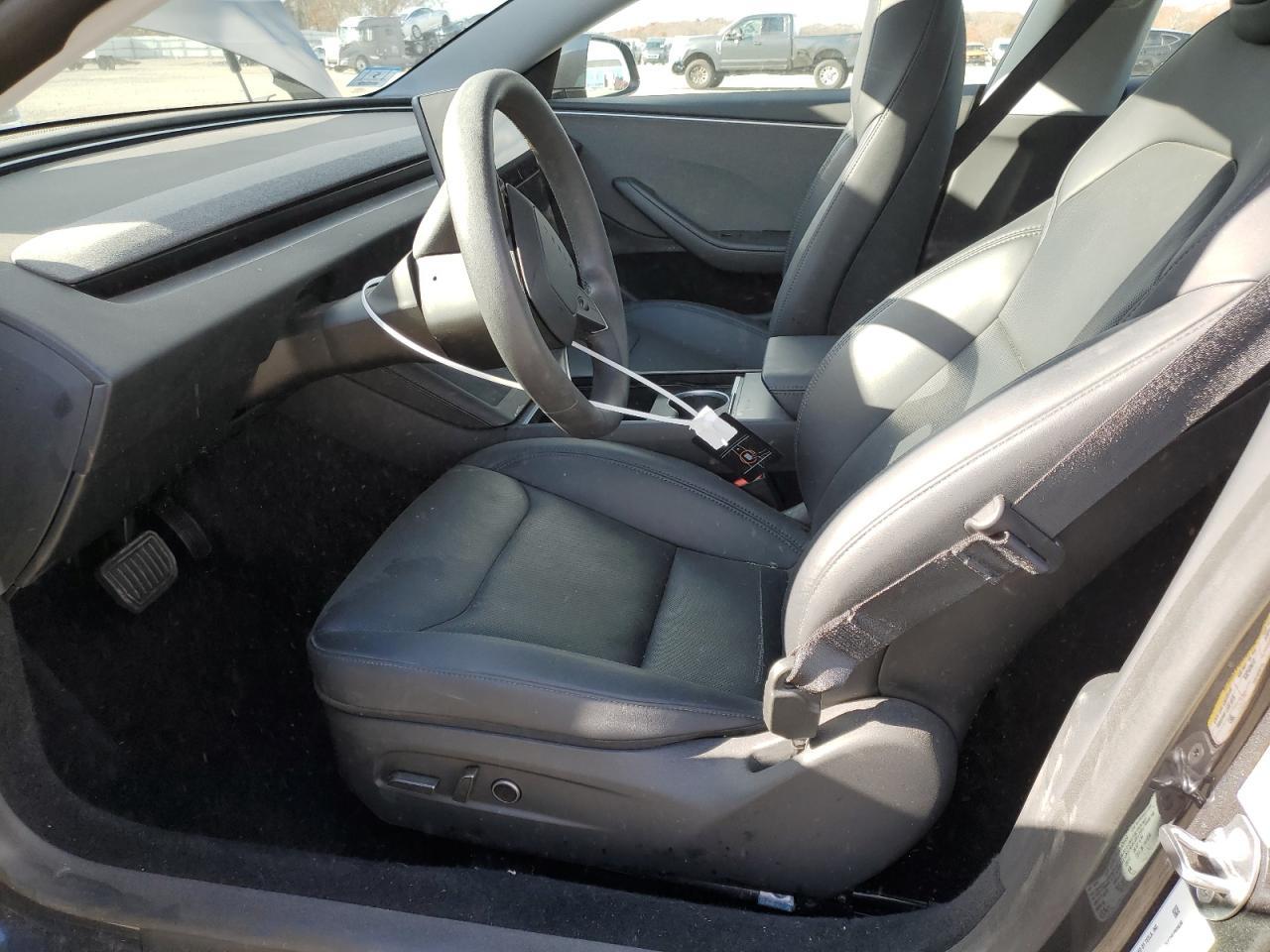 2025 Tesla Model 3 - Image 7