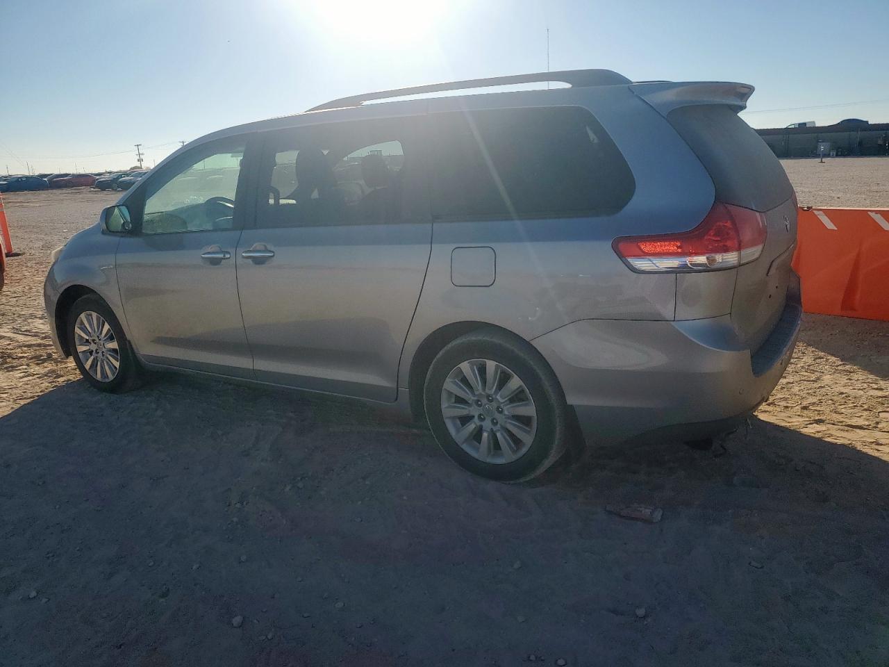 2012 Toyota Sienna Xle - Image 2