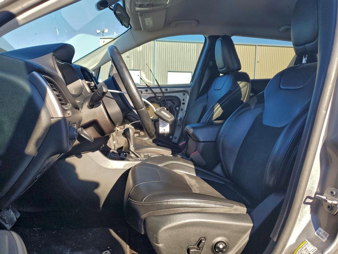 2019 Jeep Cherokee Latitude Plus - Image 7