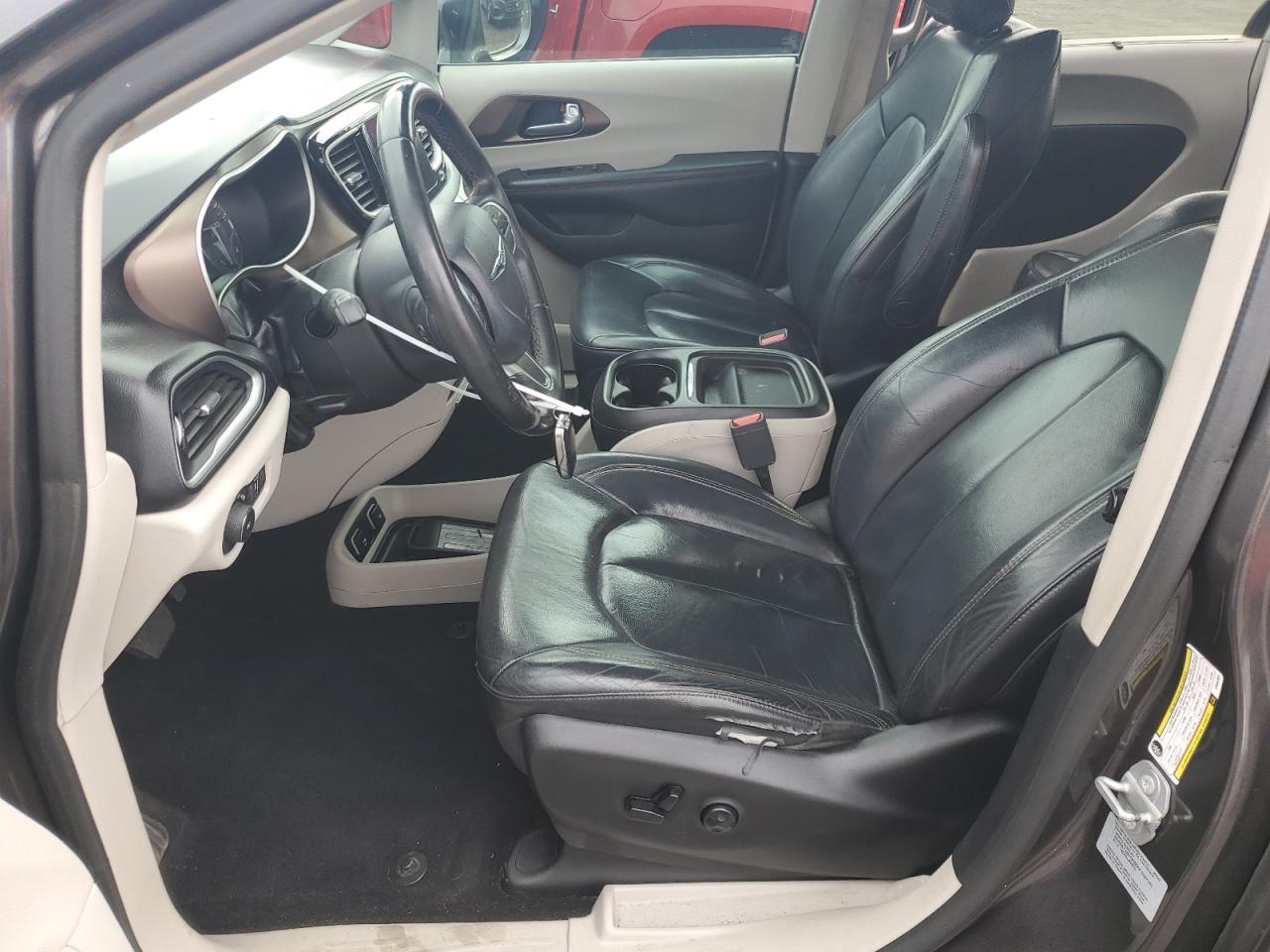 2017 Chrysler Pacifica Touring L - Фото 7