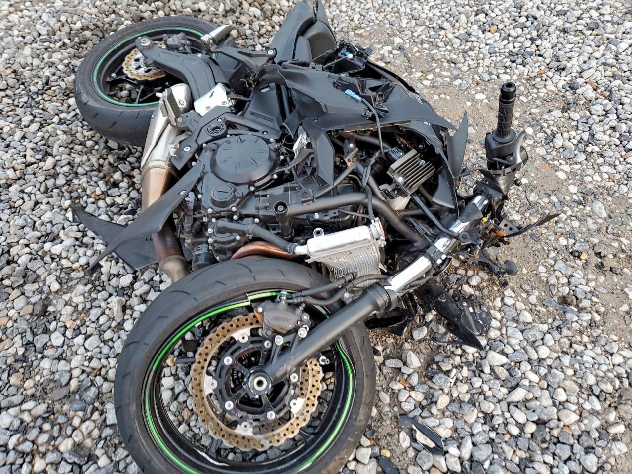 2025 Kawasaki Ex650 R - Image 3