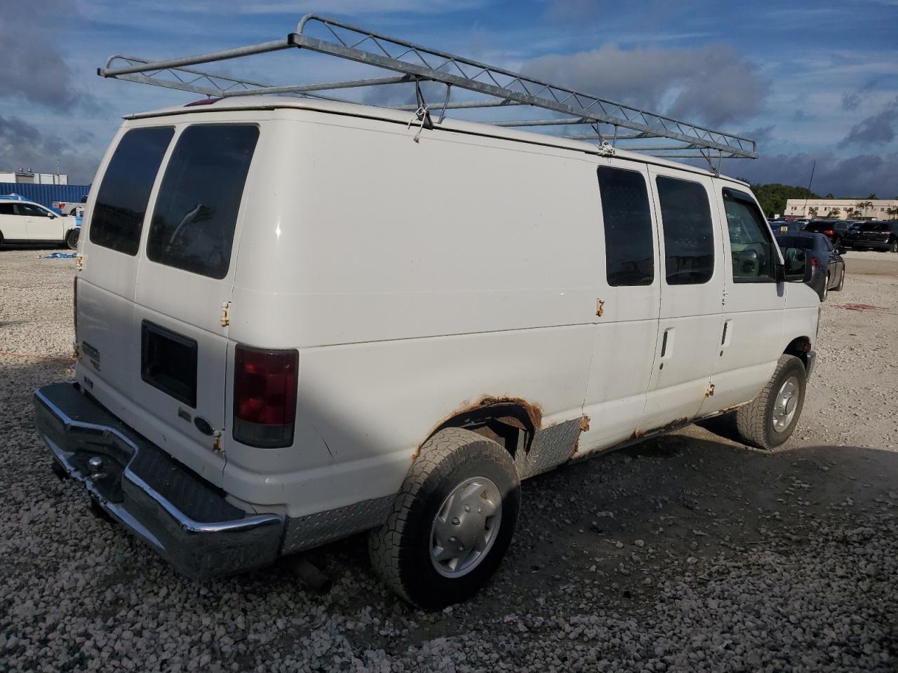 2011 Ford Econoline E250 Van - Фото 3
