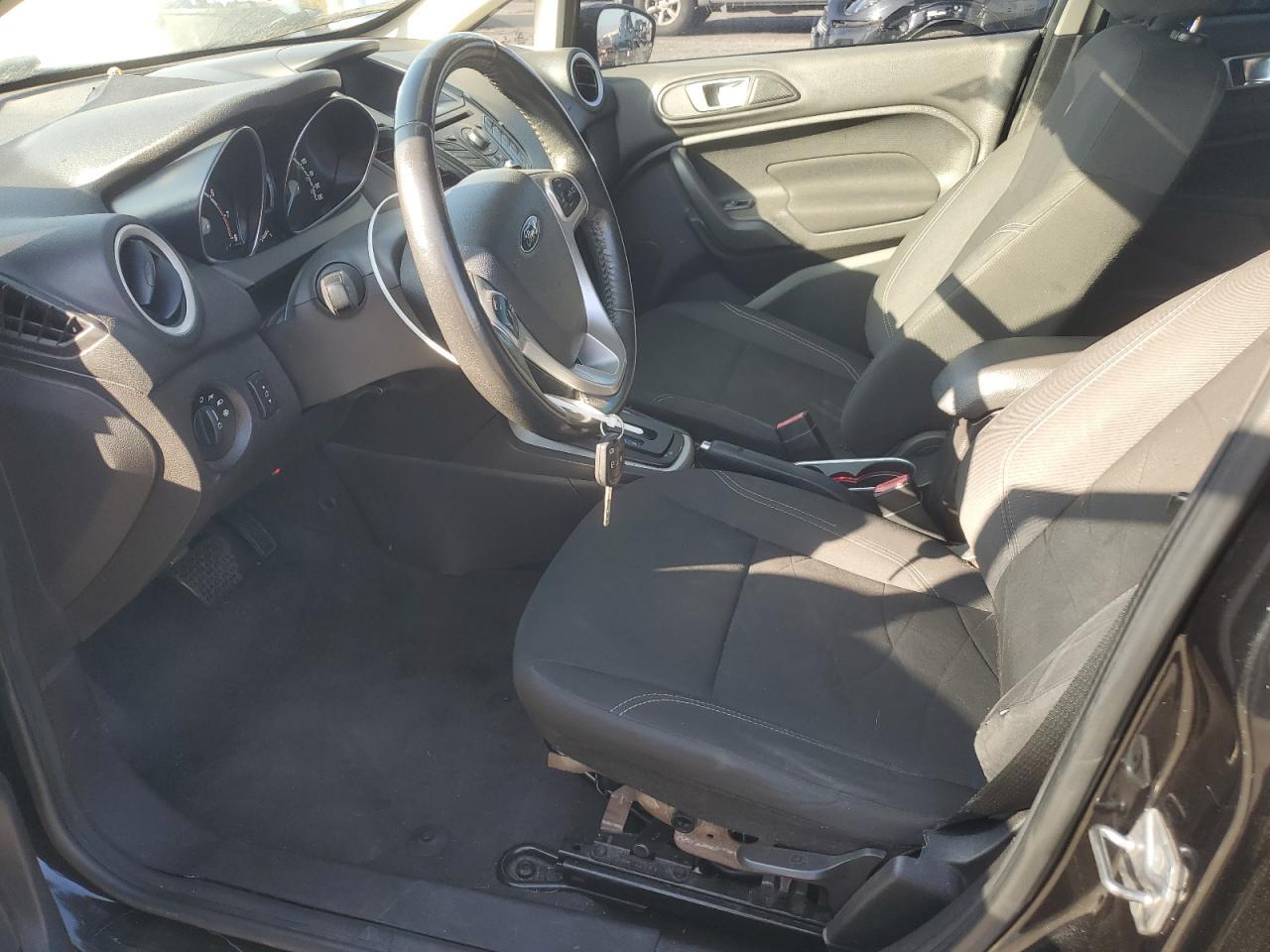 2015 Ford Fiesta Se - Фото 7