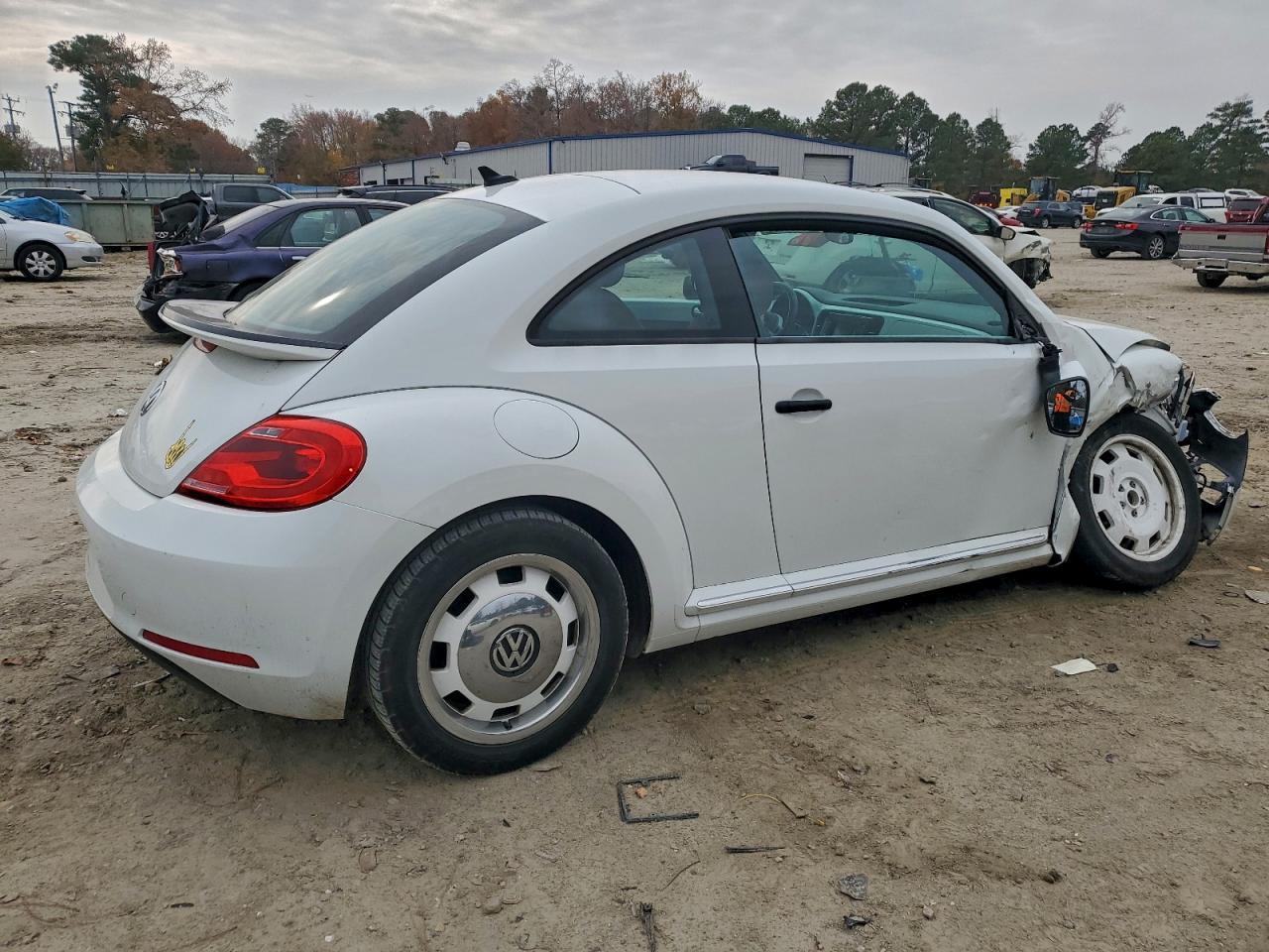2015 Volkswagen Beetle 1.8T - Фото 3