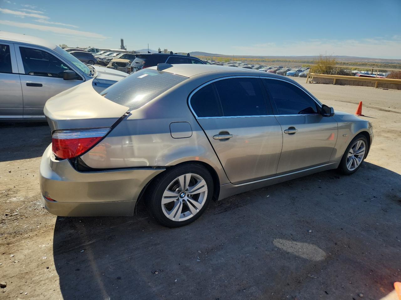 2010 BMW 528 I - Фото 3