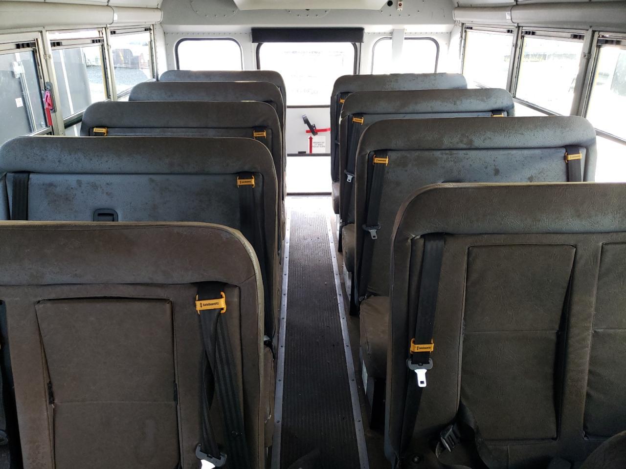 2011 Chevrolet Express School Bus - Фото 6