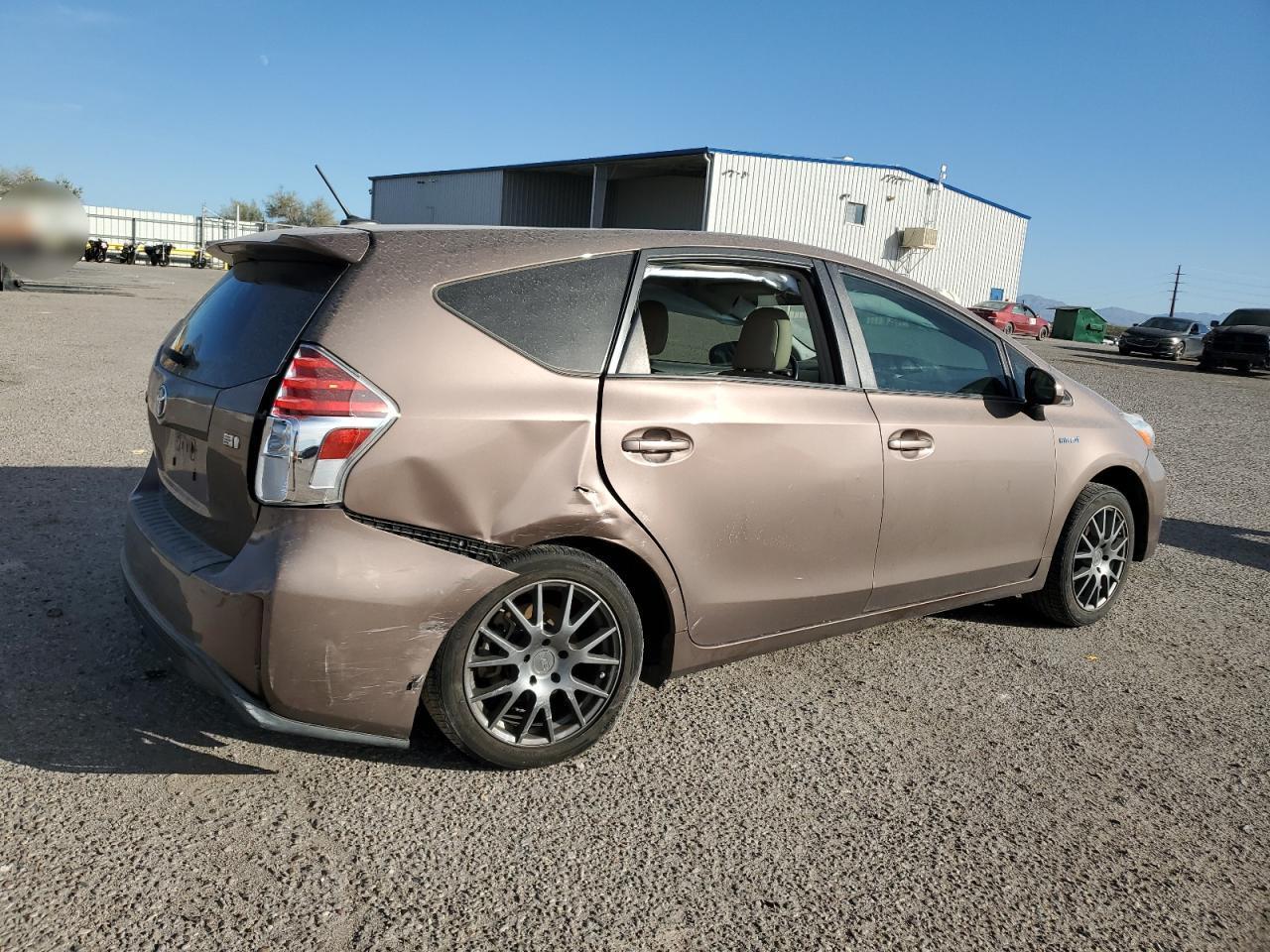 2016 Toyota Prius V - Image 3