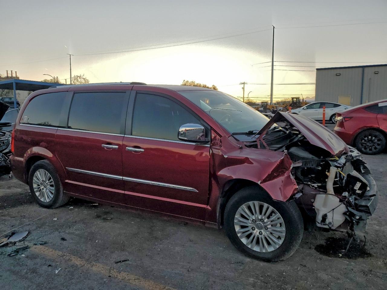 2012 Chrysler Town & Country Limited - Фото 4